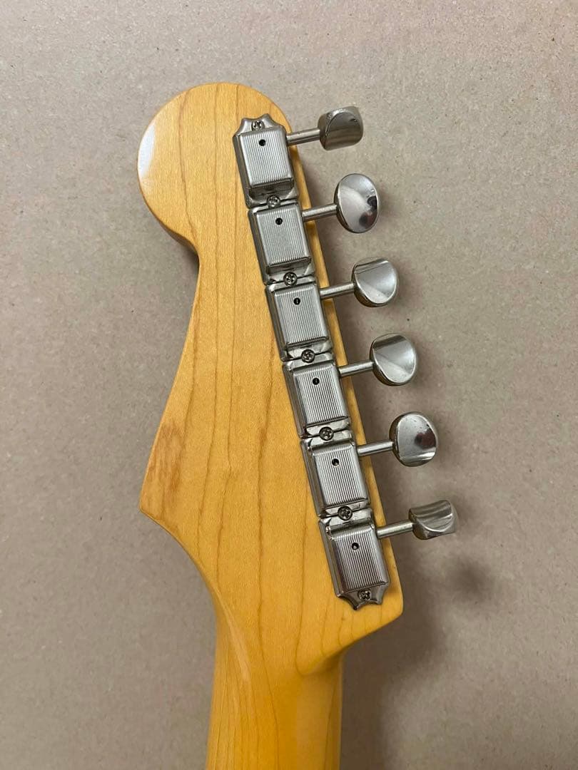 Fender Stratocaster のエレキギター (ケース付き)