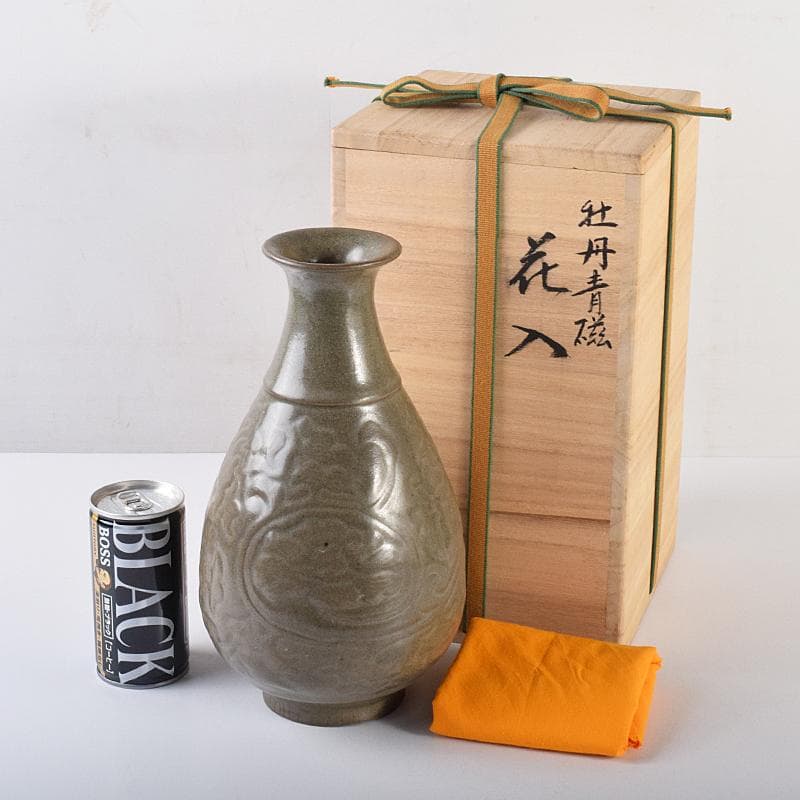 中国　耀州窯　青磁　陽刻　牡丹文　花入　相国寺　有馬頼底書付箱　M　R7802B