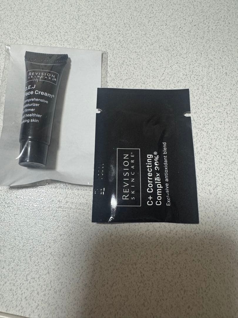 【2点セット、新品未使用】 リビジョン　REVISION ユースフルリップ