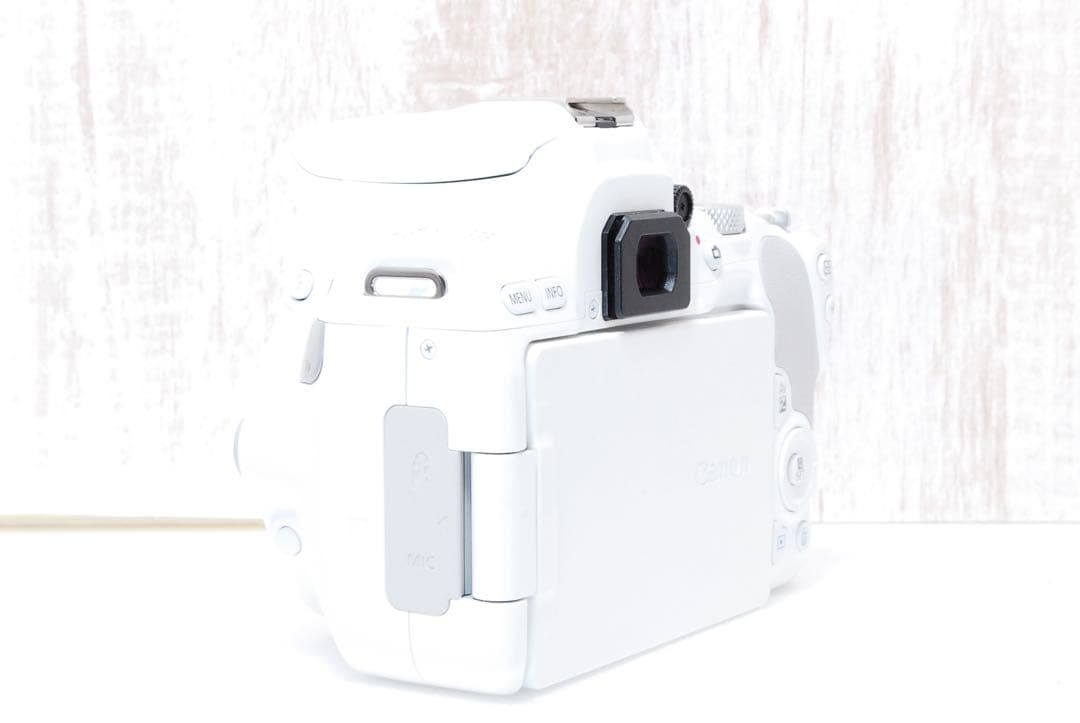 ❤️希少カラー❤️Wi-Fi内蔵❤️すぐ使えるセット❤️ Canon Kiss X9 白