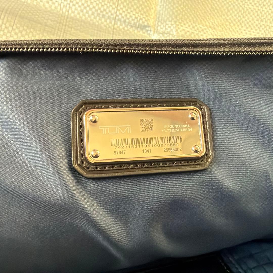 TUMI コンパクト・4ウィール・ブリーフ