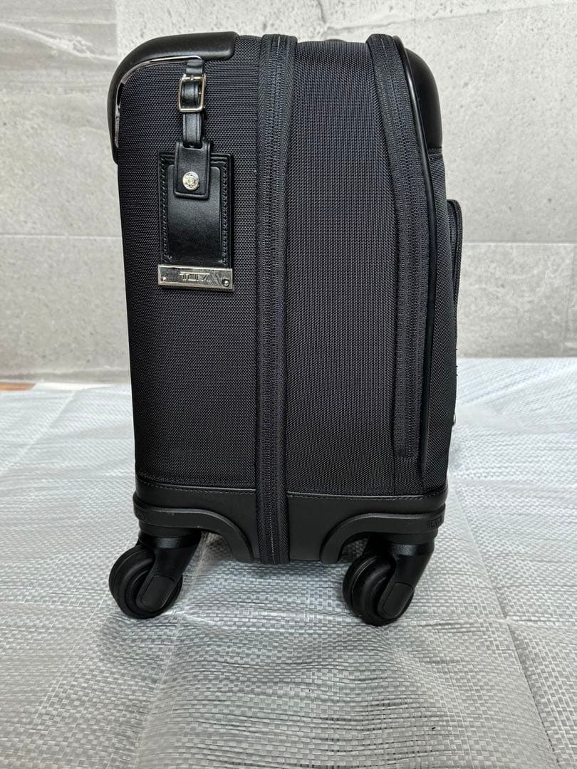 TUMI コンパクト・4ウィール・ブリーフ