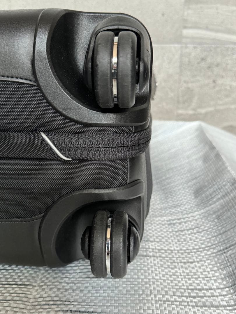 TUMI コンパクト・4ウィール・ブリーフ