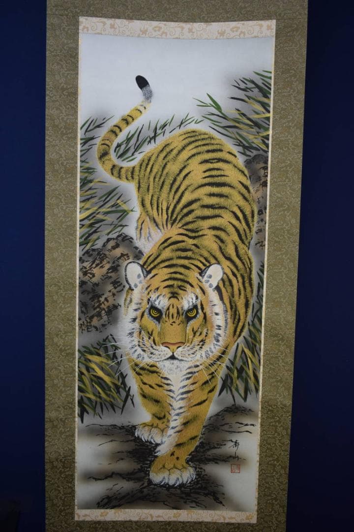 真作/壽山/寿山/猛虎図/桐共箱付/布袋屋掛軸HH-447