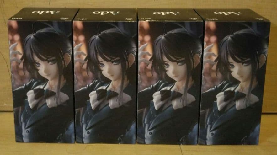 ラウンドワン限定『 Adoフィギュア 4点 + ペンライトケース 』2点セット