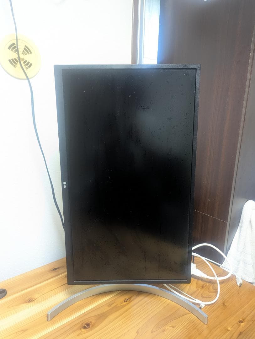 【LG製モニター】27インチ 縦横どちらも対応 27UL550-W