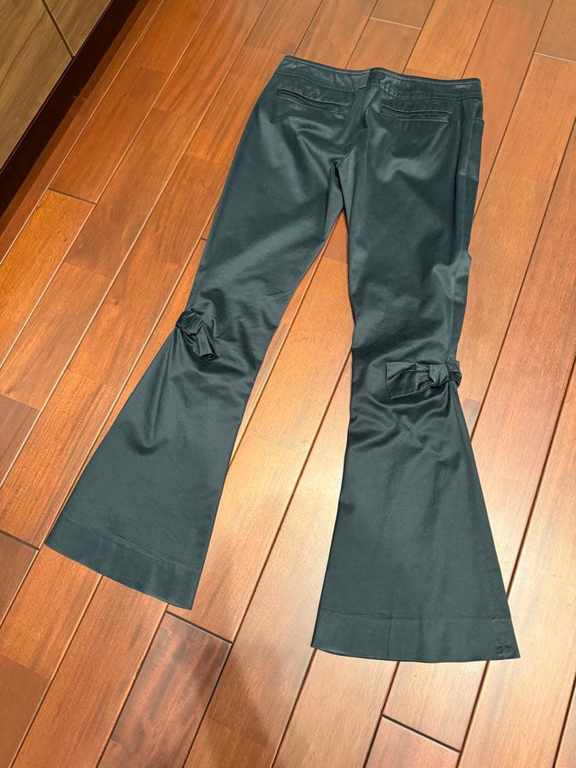 グッチ　トムフォード　フレアパンツ 膝リボン