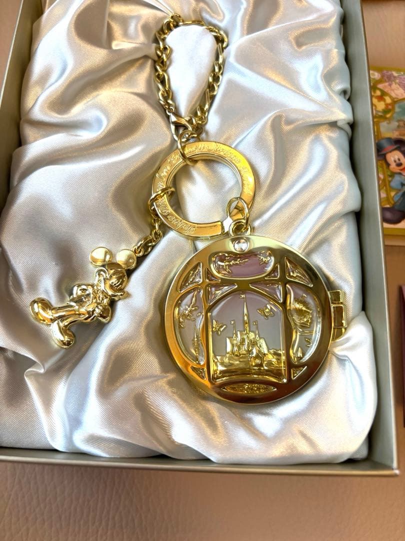 ファンタジースプリングスＨグランドシャトー宿泊者スペシャルキーホルダー&Ｅバッグ