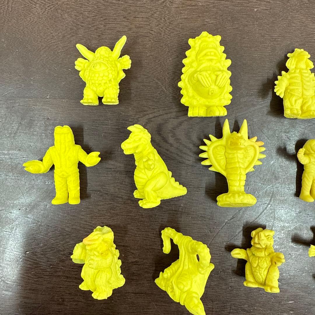 ウルトラマン　怪獣消しゴム　円谷プロ　黄色　イエロー