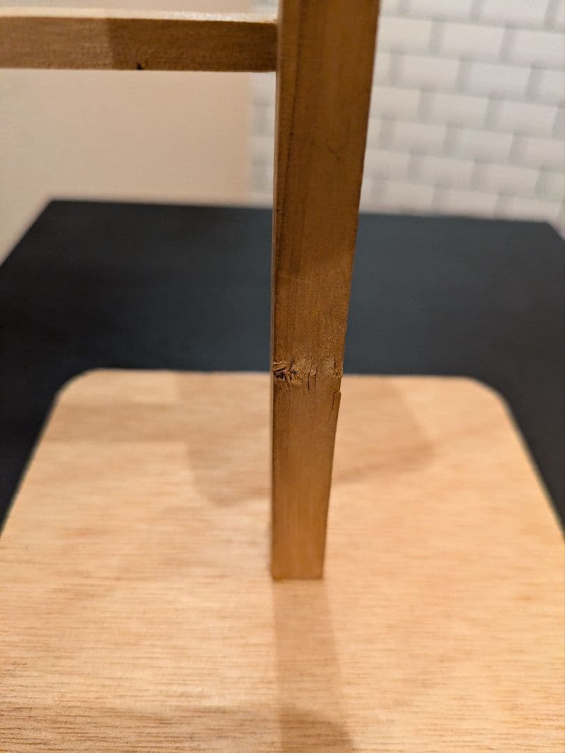 伝統的な武士の兜と獅子像のセット