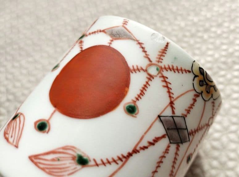 お値下げしました、2個組　古伊万里　赤玉　瓔珞文　覗