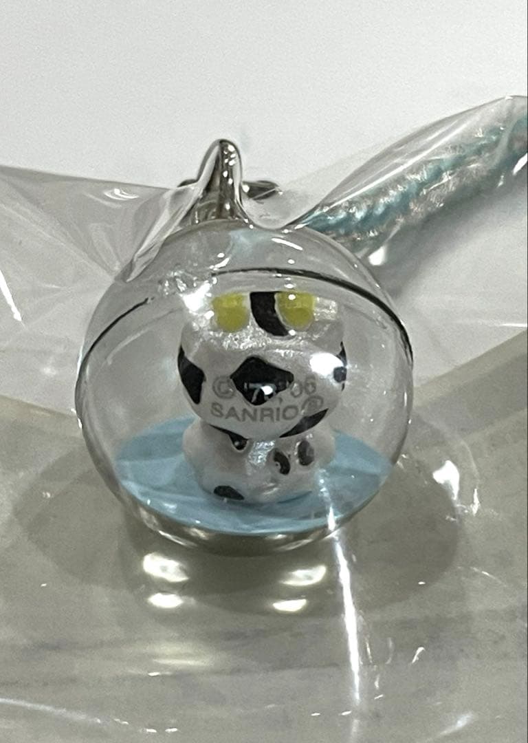 K*i様 ハローキティ 根付 ストラップ【希少】 十二支　丑　水入り丸玉根付け