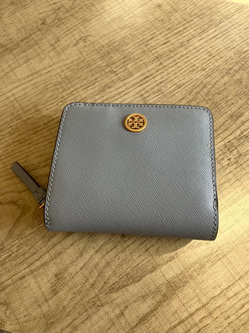 新品保管品　トリーバーチ　二つ折り財布　水色