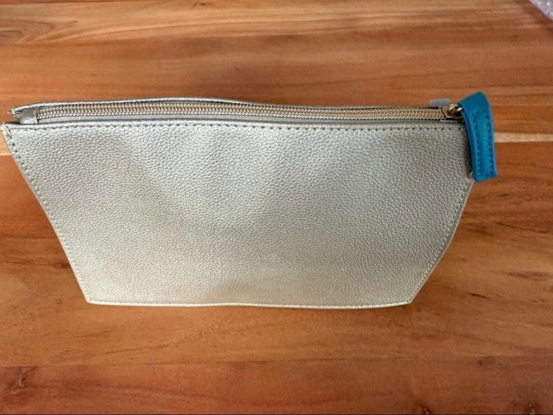 【新品未開封】エミレーツ航空 ファーストクラス アメニティポーチ(ブルガリ)