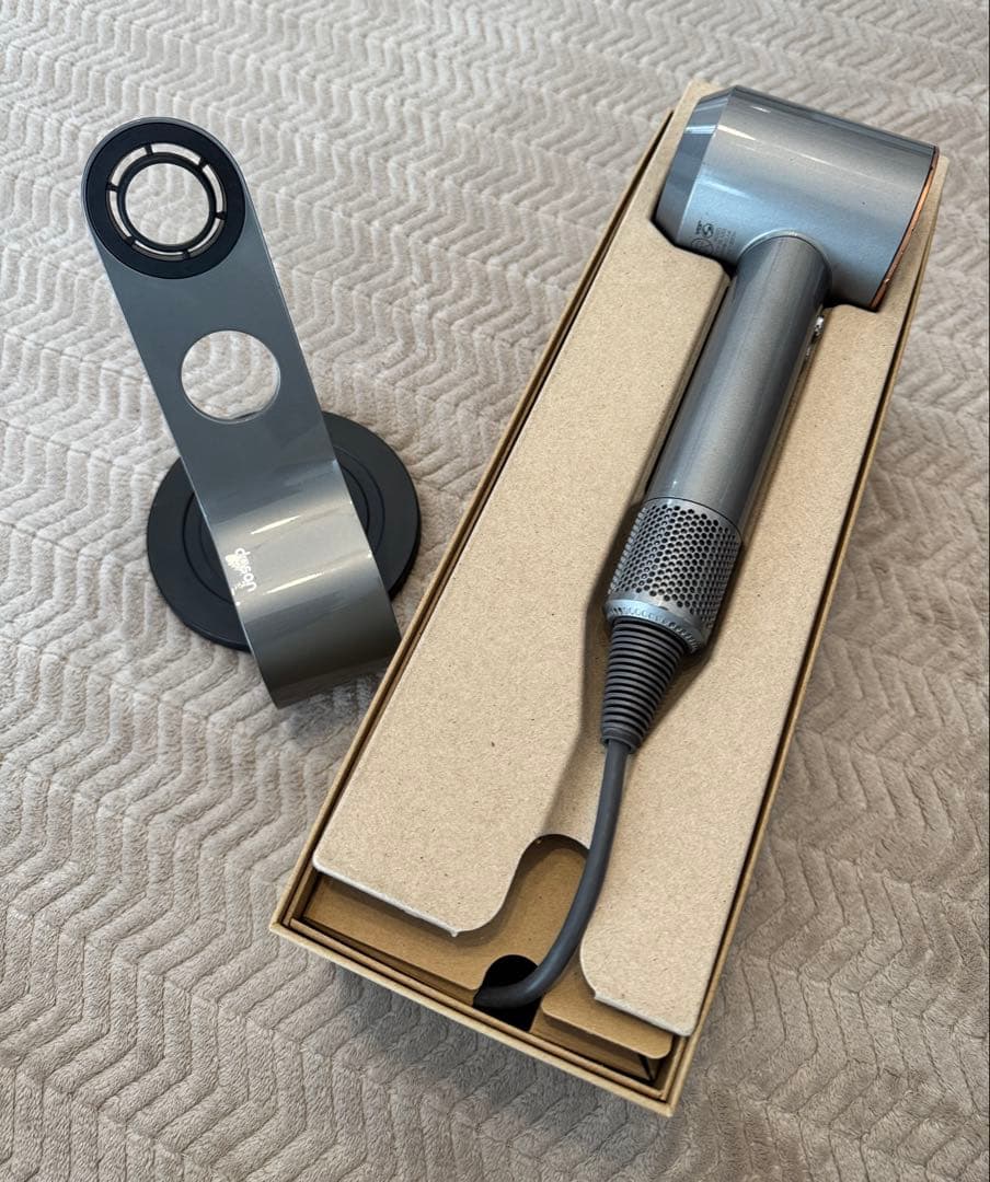 【12/26 AMまで】Dyson HD08 ヘアドライヤー　純正スタンド付き