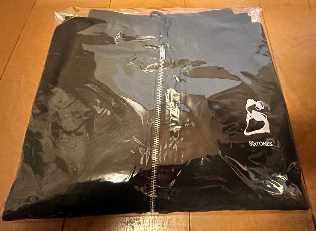 【未開封】【24時間以内発送】SixTONESパーカー　グッズ
