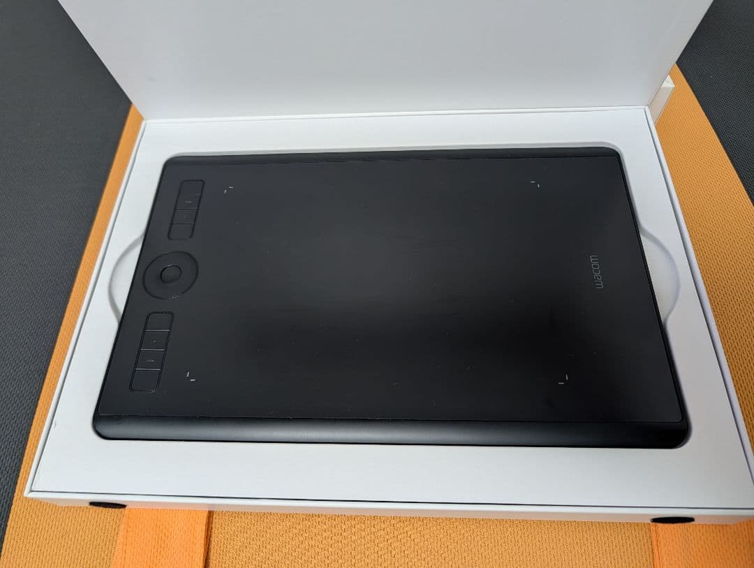 Wacom Intuos Pro ペンタブレット 本体 PTH-660/K0