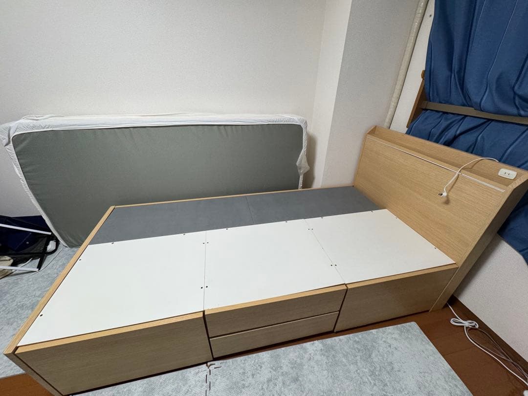 【引き取り希望】ニトリ　チェスト型シングルフレーム コンセント付