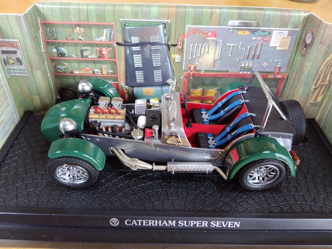 京商「CATERHAM SUPER SEVEN （Racing Screen）」