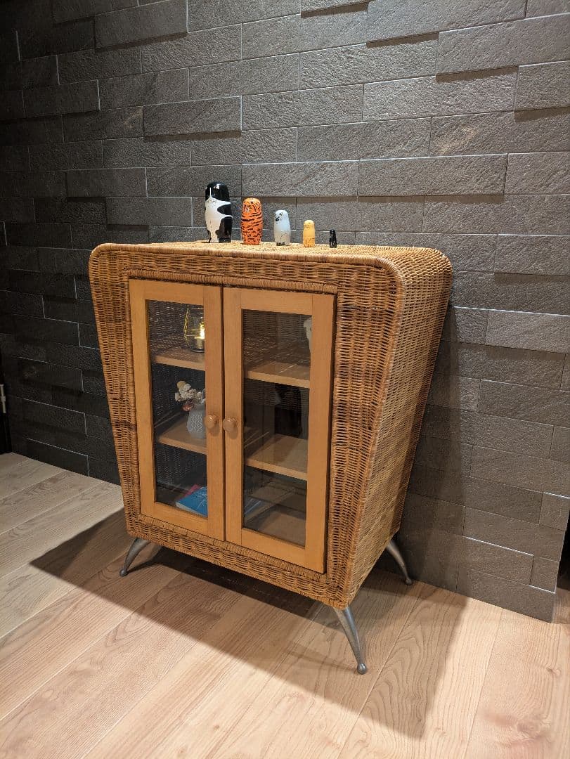 【ラタン家具】 ガラス扉付きキャビネット 飾り棚 北欧ナチュラル