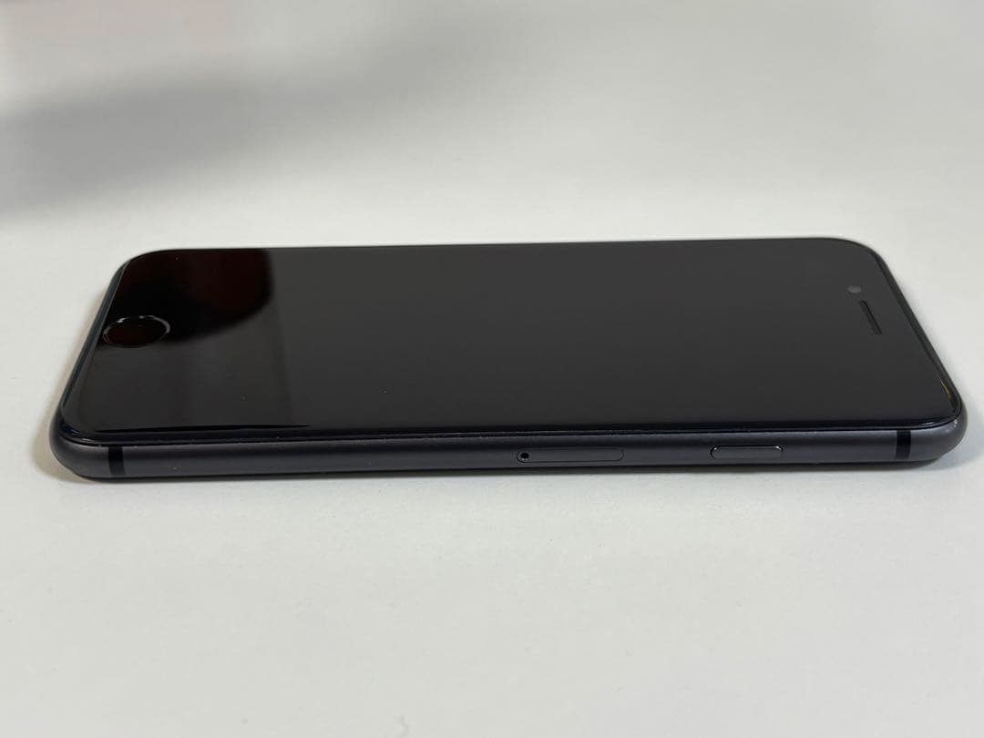 iPhone8 64GB SIMロック解除済み au版