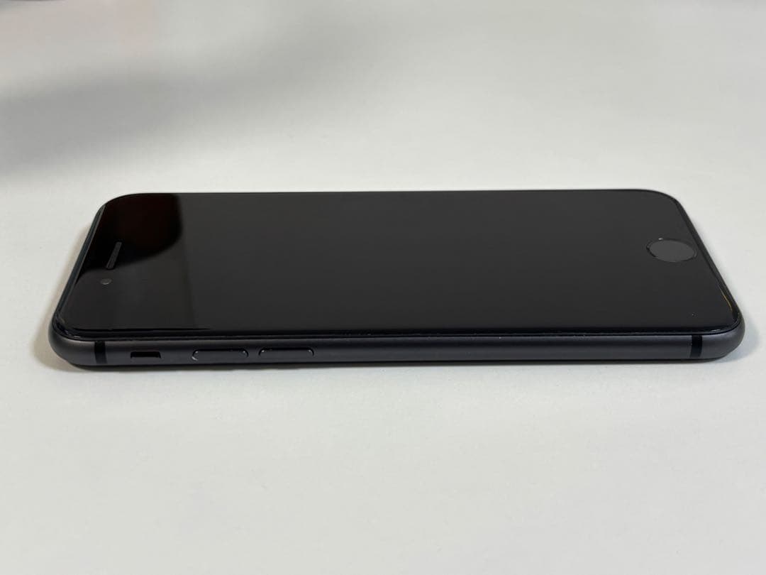 iPhone8 64GB SIMロック解除済み au版