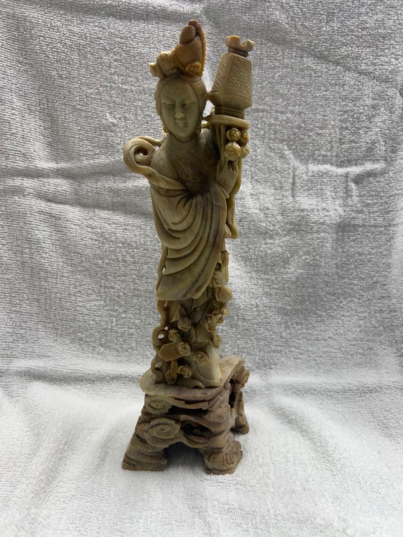 天然石　手彫り彫刻　花灯篭を持つ女性像　置物　中国美術品