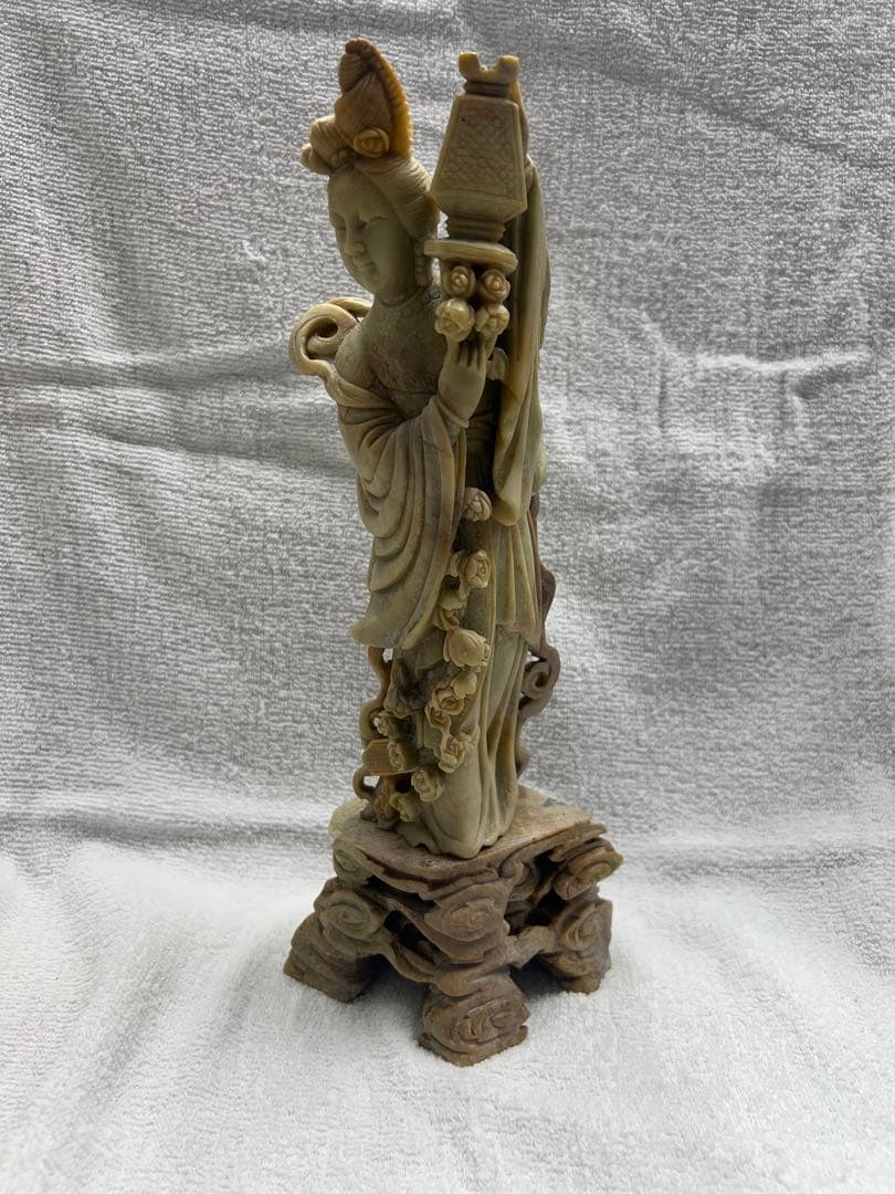 天然石　手彫り彫刻　花灯篭を持つ女性像　置物　中国美術品