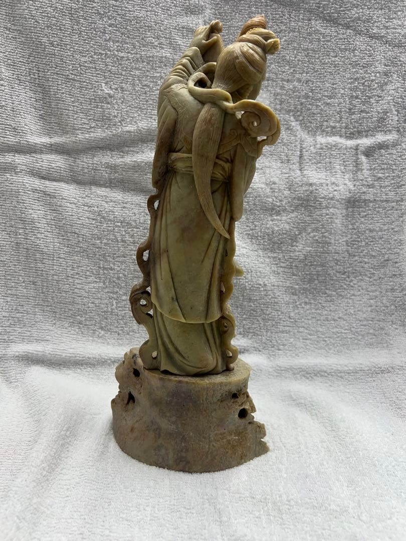天然石　手彫り彫刻　花灯篭を持つ女性像　置物　中国美術品