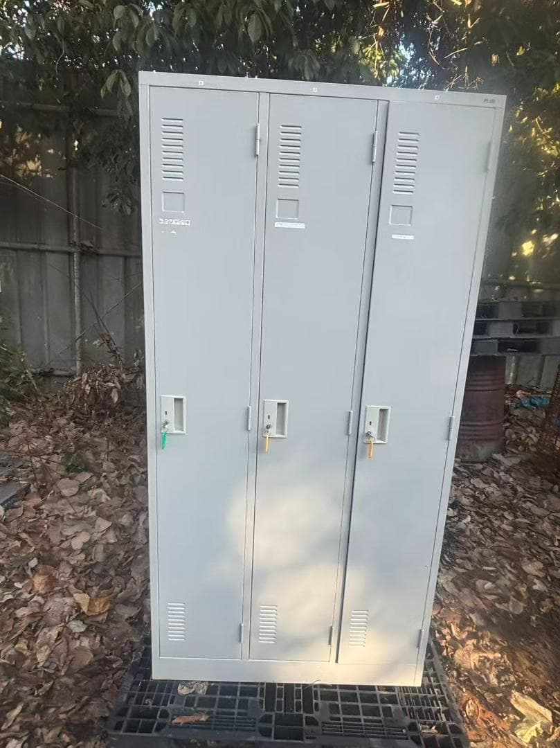 業務用　従業員用ロッカー　３人用