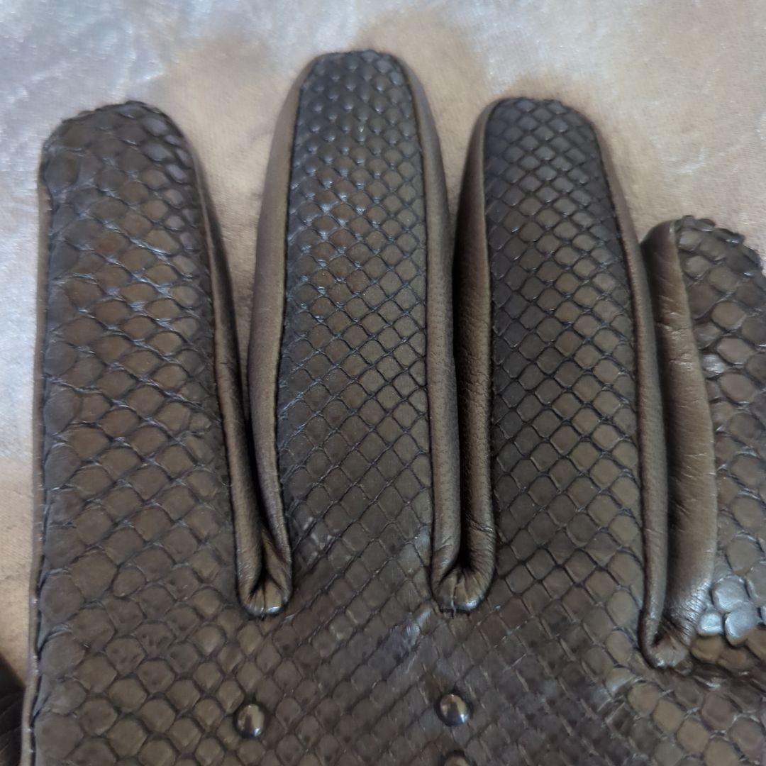 5351POURLESHOMMS SCHORL黒レザー 手袋 パイソン＆シープ