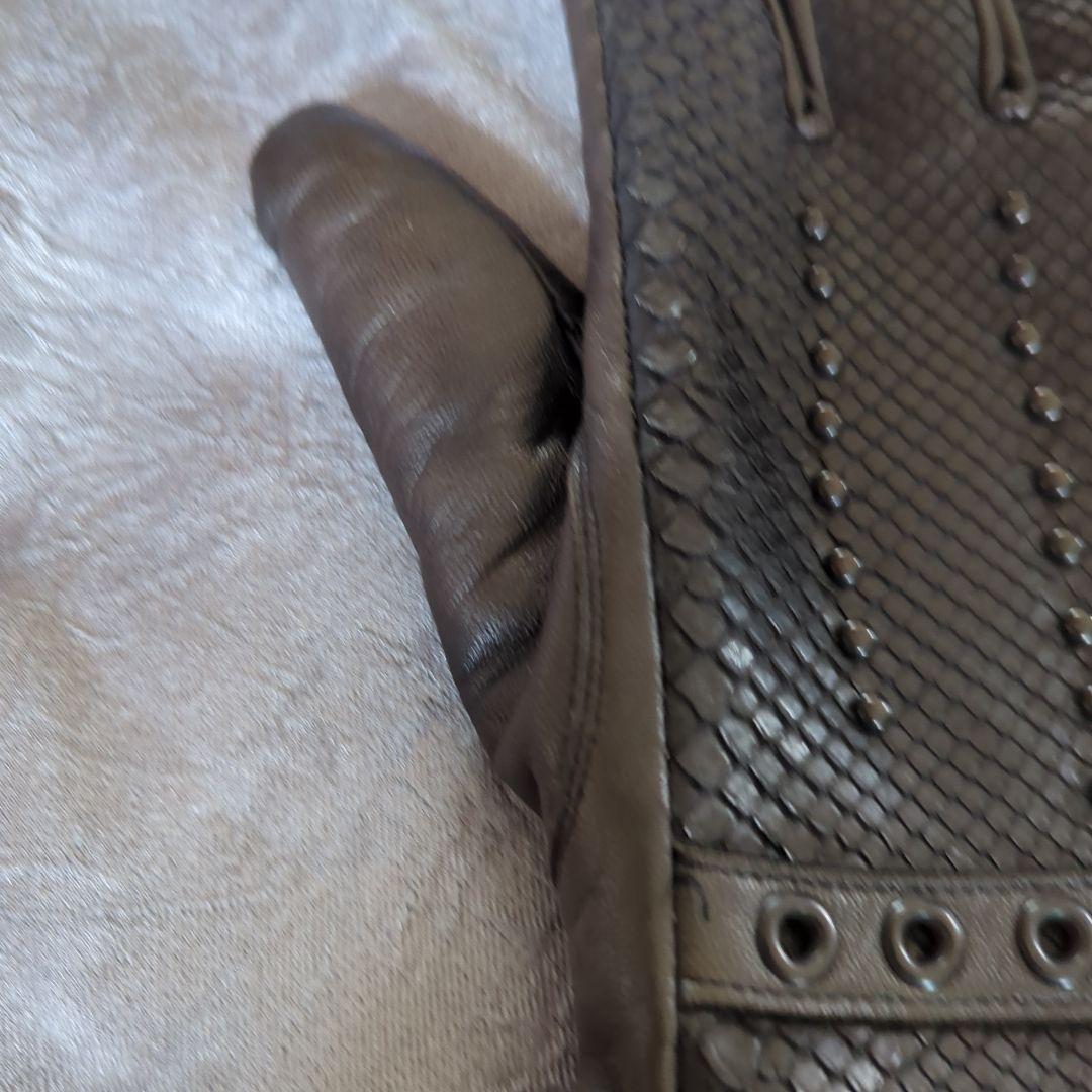 5351POURLESHOMMS SCHORL黒レザー 手袋 パイソン＆シープ