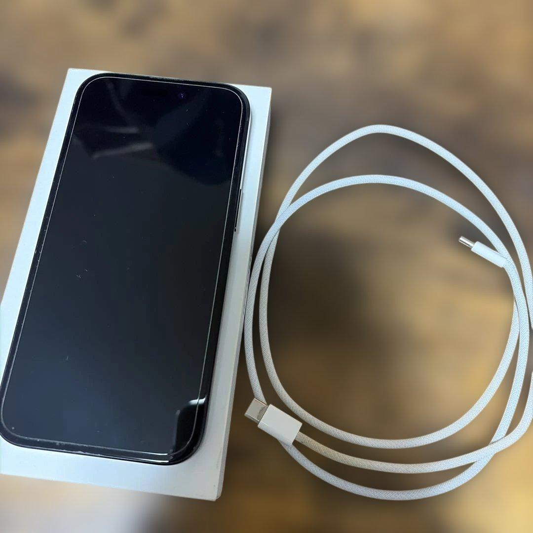 Apple iPhone 15 ブラック 本体 充電ケーブル付き 超美品
