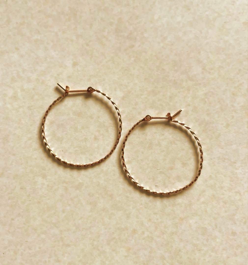 10Kピンクゴールドツイストフープピアス