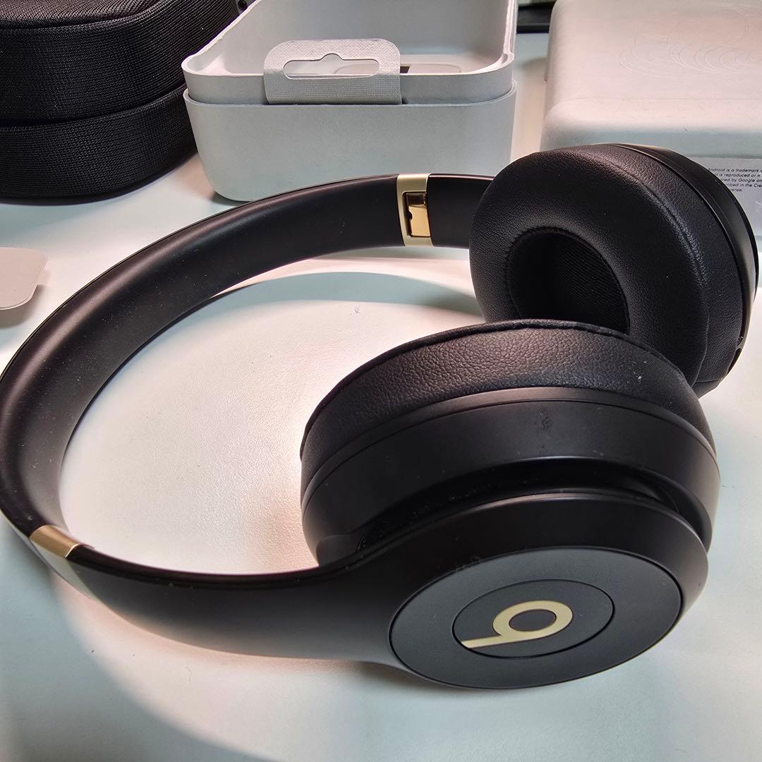 超美品 Beats Solo 4 ブラック ゴールド