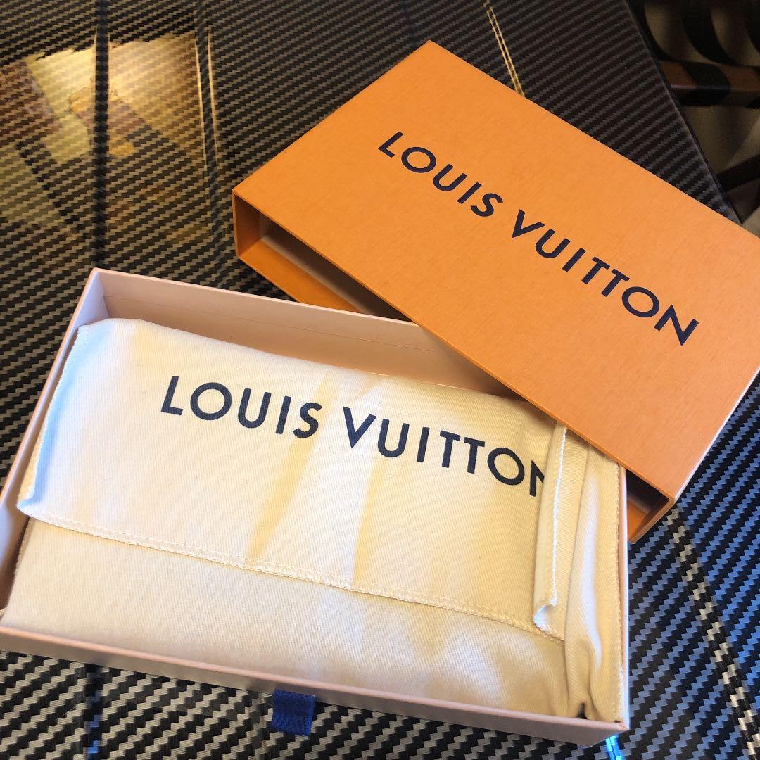 VUITTON  財布