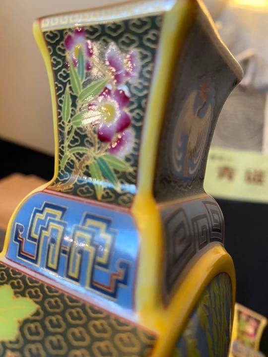 乾隆年製款、花鳥花紋扁瓶一对、二つ、箱付き