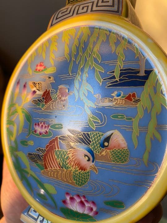 乾隆年製款、花鳥花紋扁瓶一对、二つ、箱付き