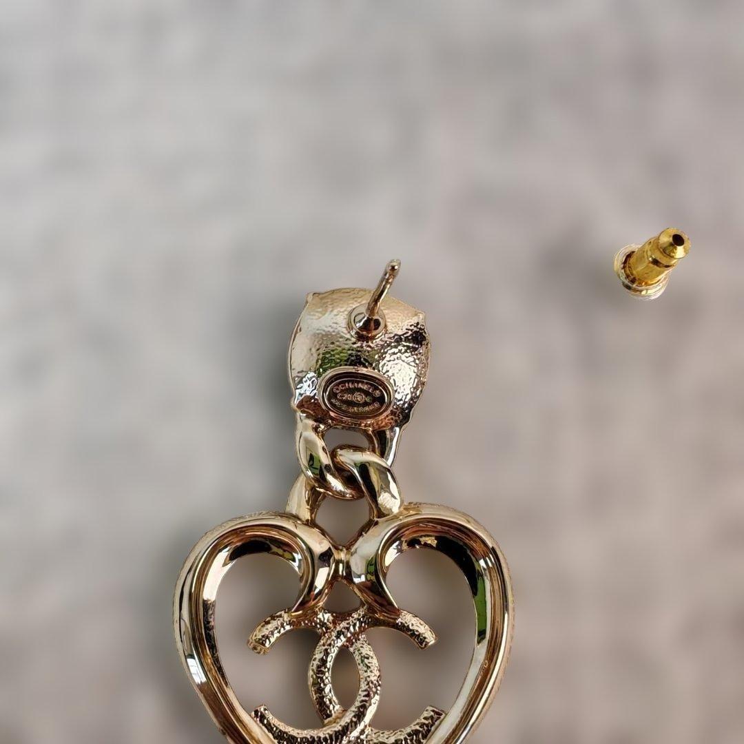 CHANEL ハート型ロゴピアス