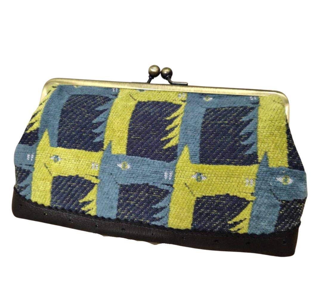 ミナペルホネン/thoroughbredサラブレットネイビー/がま口牛革長財布薄