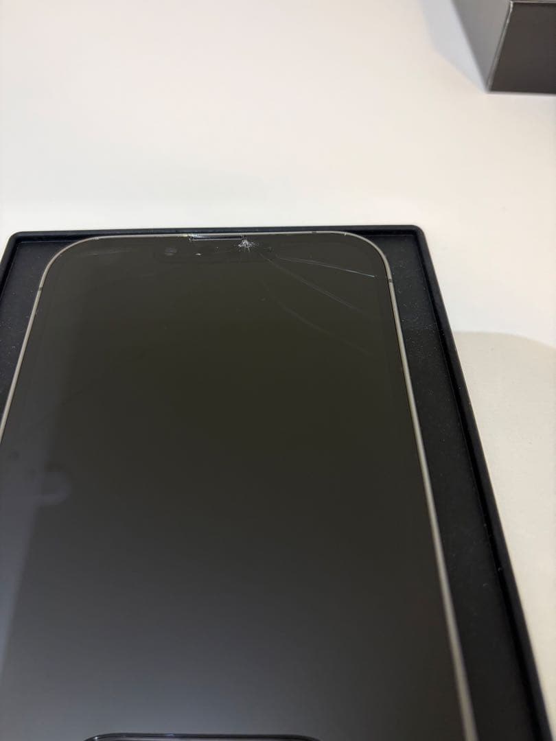 Apple iPhone 13 Pro グラファイト ひび割れ、端子不良