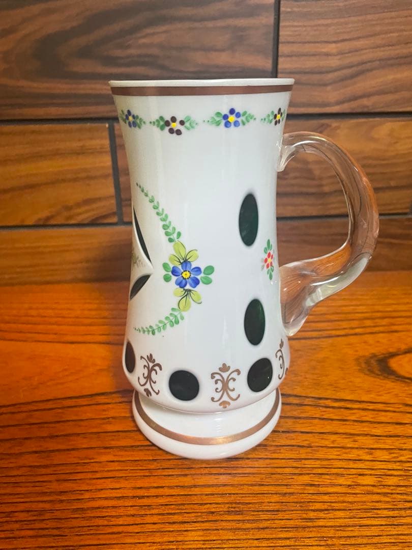 ボヘミアガラス　Bohemia glass 白被せ緑ガラス　ハンドペイント