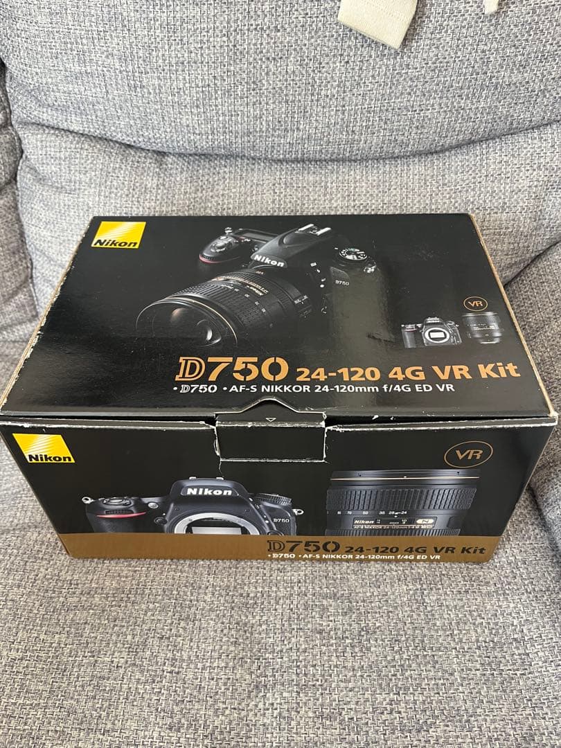 Nikon D750 24-120 4G VR Kit ショット数2500以下