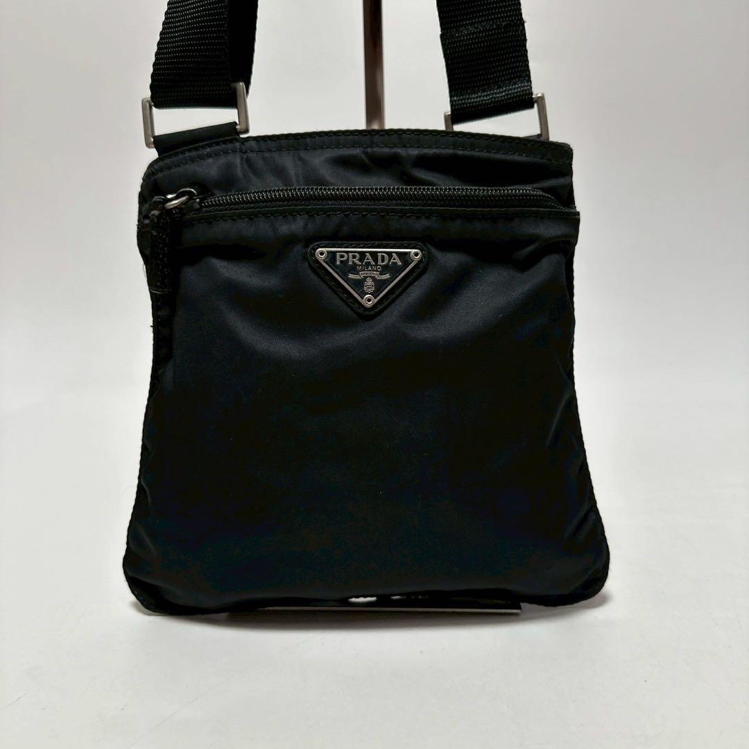 t33【美品】プラダ　三角ロゴ　ナイロン　ブラック　ショルダーバッグサコッシュ.