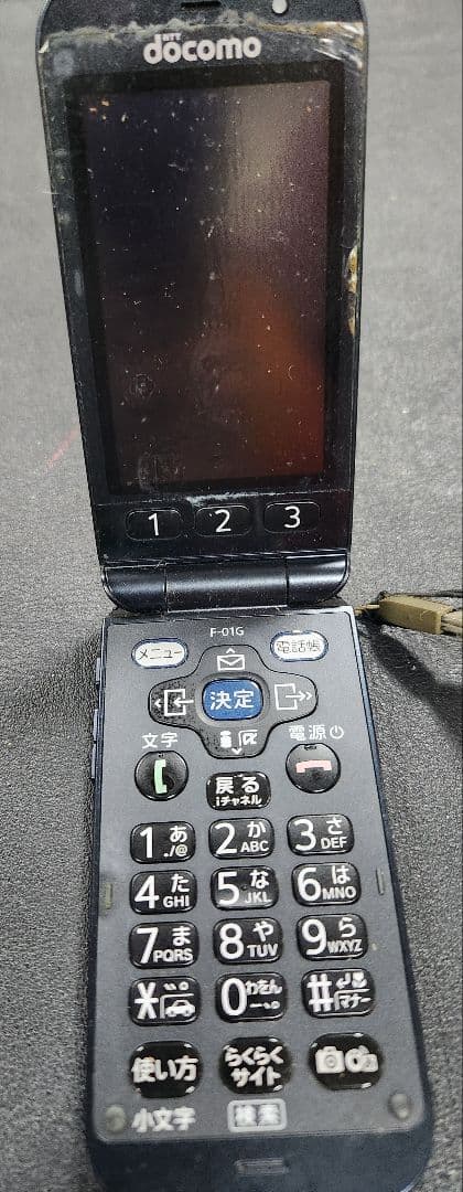 docomo 折りたたみ式携帯電話 ブラック
