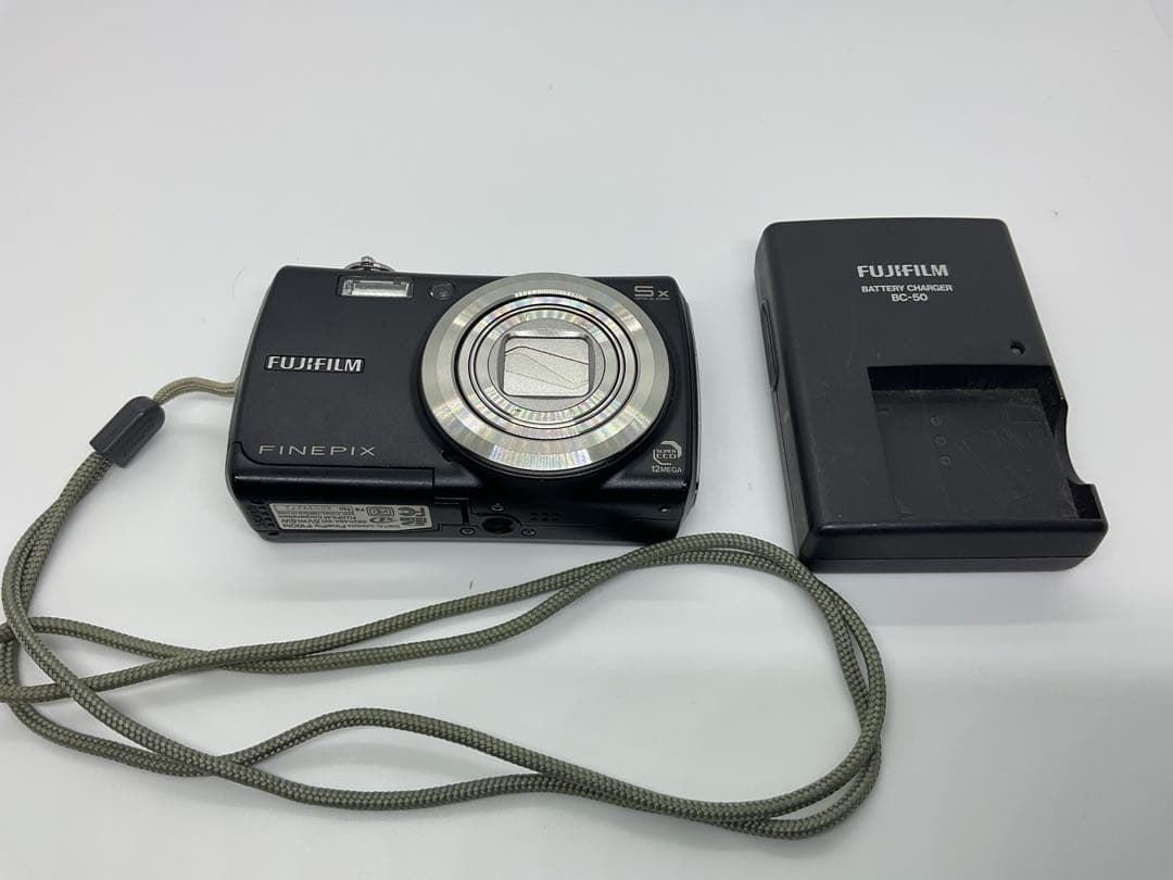 FUJIFILM FinePix F100fd デジタルカメラ