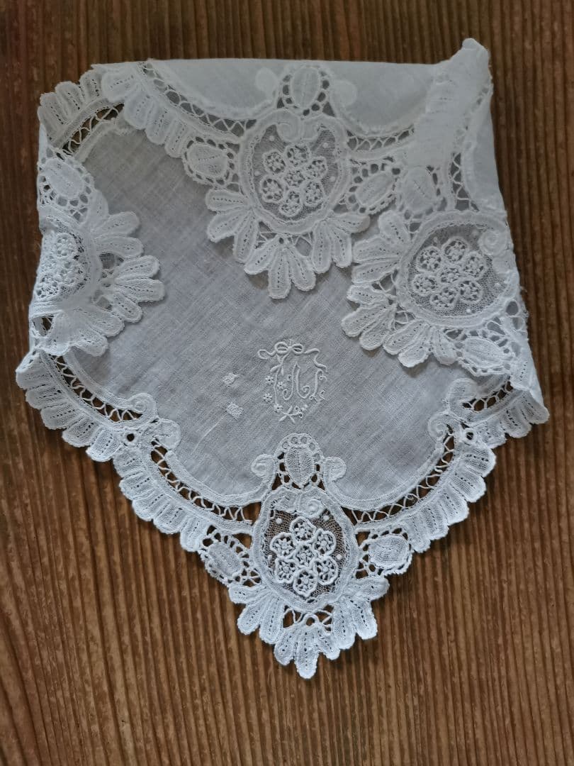 アンティーク ポワンドガーズ ブリュッセルデュセスレースハンカチ イニシャル刺繍