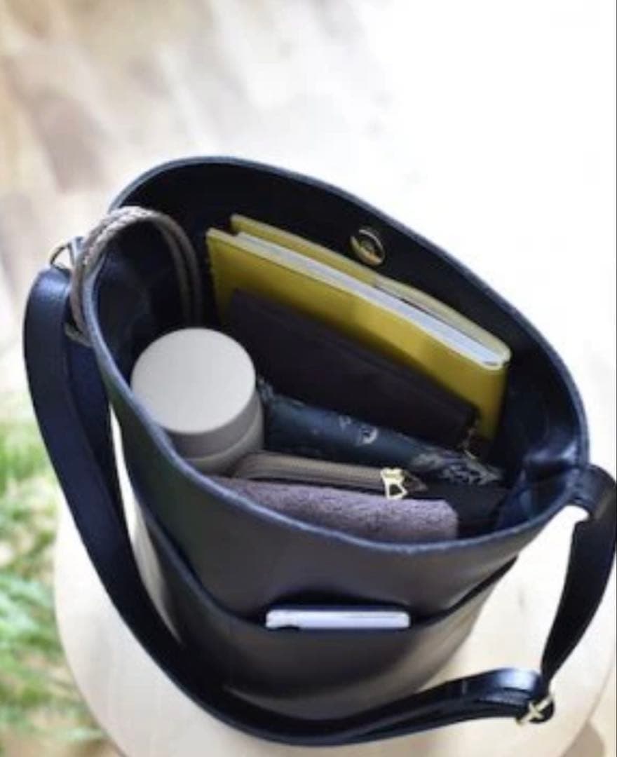 our こだわりレザーのバケツバッグ ブラック