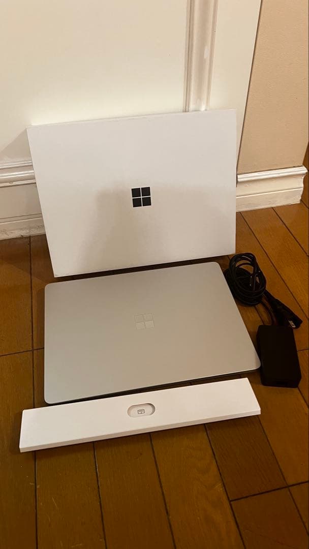 美品Microsoft Surface Laptop第7世代Snapdragon