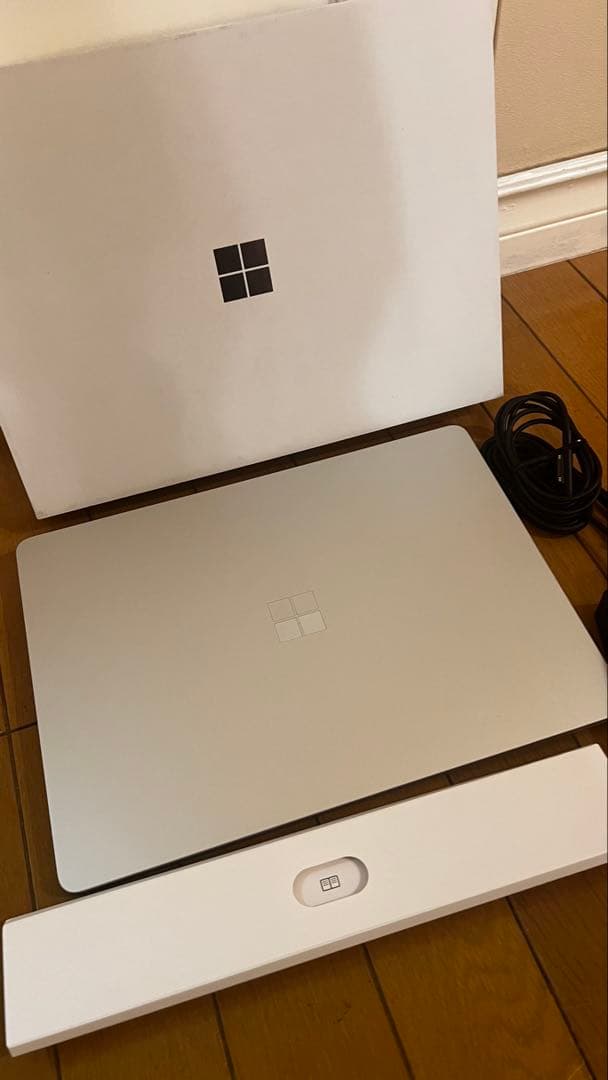 美品Microsoft Surface Laptop第7世代Snapdragon